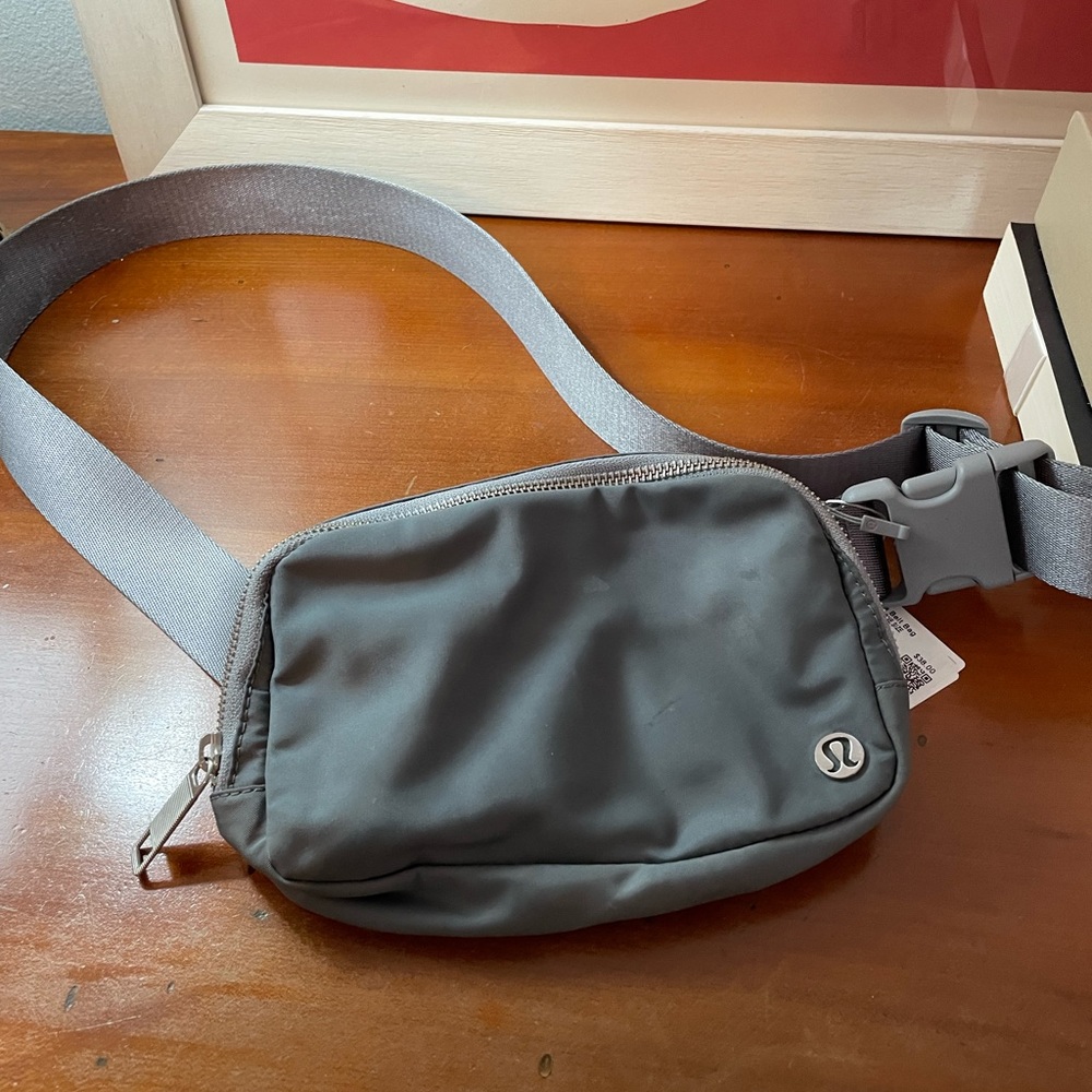 NWT lululemon belt bag